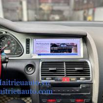M&agrave;n h&igrave;nh android Omas xe audi Q7