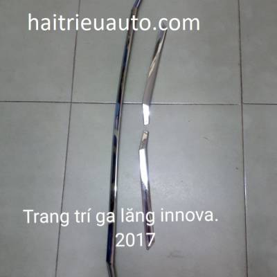 trang trí mặt ca lăng xe innova 2018