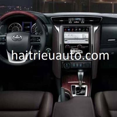 màn hình Tesla theo xe fortuner 2018