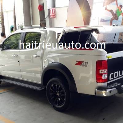 nắp thùng thấp mở  90 độ xe colorado 2018