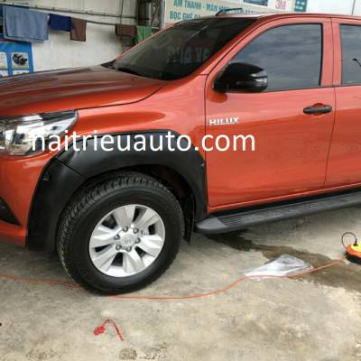 ốp vè cho xe HILUX 2018