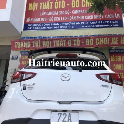 đuôi gió thể thao cho xe mazda2