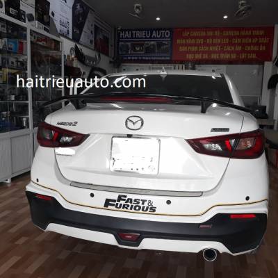 đuôi gió thể thao xe mazda 2