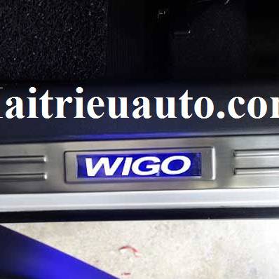 nẹp bước chân có đèn cho xe Toyota Wigo