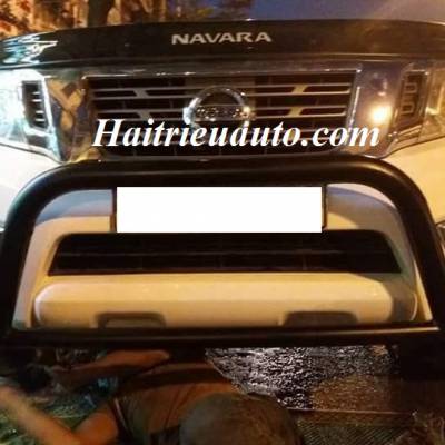 Ốp cản trước Nissan Navara