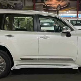 Ốp hông xe Toyota Land Cruiser 2022