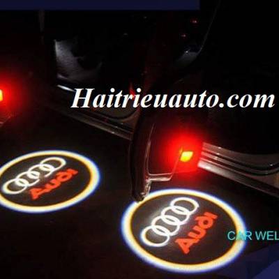 Logo cánh cửa xe Audi