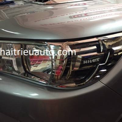 viền đ&egrave;n trước xe toyota HILUX 2018