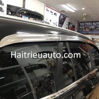 V&egrave; che mưa mạ xi xe Ford Everest