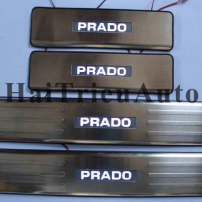 Nẹp bước ch&acirc;n c&oacute; đ&egrave;n cho xe prado