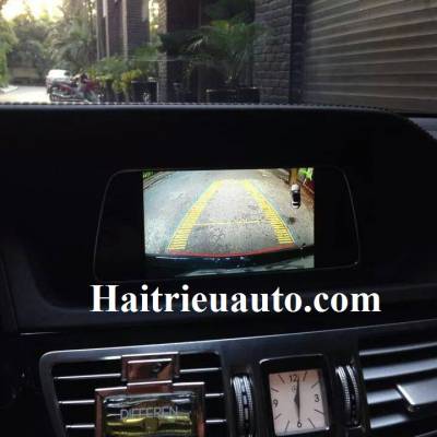 Camera l&ugrave;i cho xe Mercedes E200