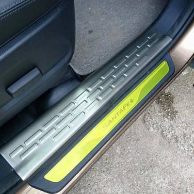 Nẹp bước ch&acirc;n trong Hyundai Santafe