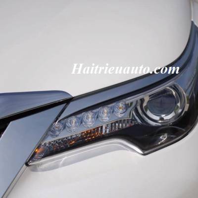 Viền đ&egrave;n trước Fortuner 2017 h&agrave;ng Th&aacute;i Lan