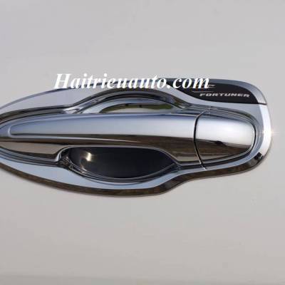 Ch&eacute;n cửa Fortuner 2017 h&agrave;ng Th&aacute;i Lan