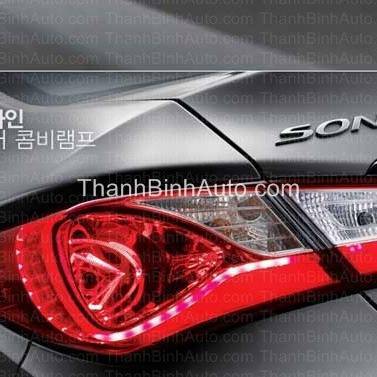 Đ&egrave;n hậu độ cho xe sonata