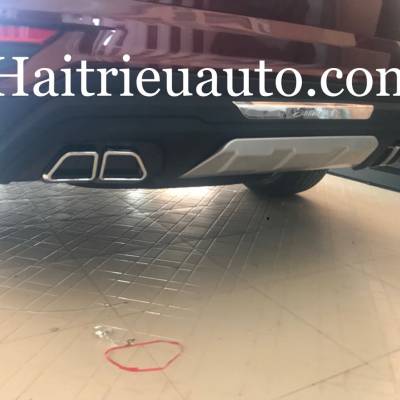 Ốp chia đ&ocirc;i p&ocirc; Santafe 2017