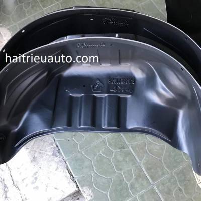 ốp l&ograve;ng v&egrave; theo xe ranger