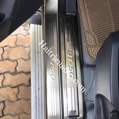 nẹp bước ch&acirc;n trong mazda bt-50