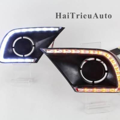 Đ&egrave;n led gầm theo xe innova 2016