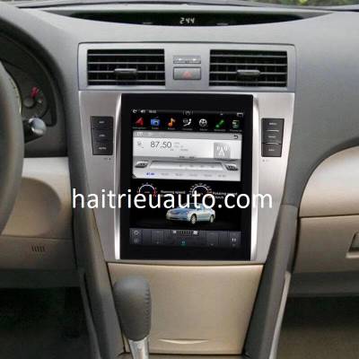 m&agrave;n h&igrave;nh Tesla theo xe camry 2010