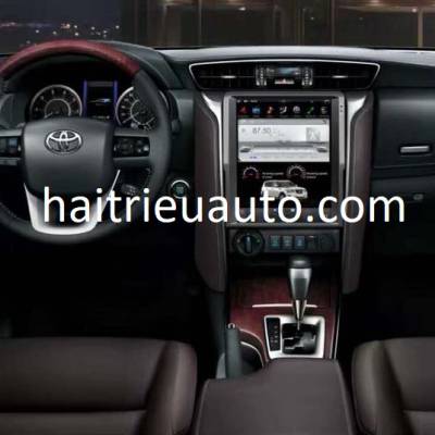 m&agrave;n h&igrave;nh Tesla theo xe fortuner 2018
