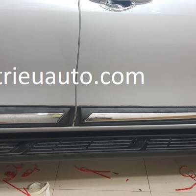 ốp h&ocirc;ng theo xe toyota hilux 2018