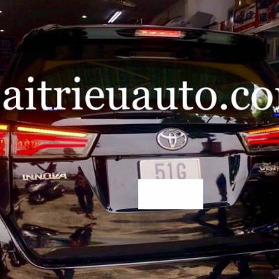 Đ&egrave;n hậu độ nguy&ecirc;n bộ cho xe innova