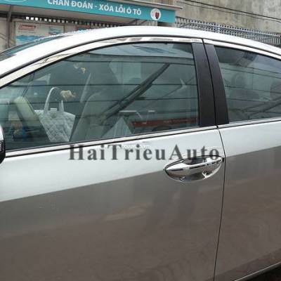 Viền khung k&iacute;nh xe altis