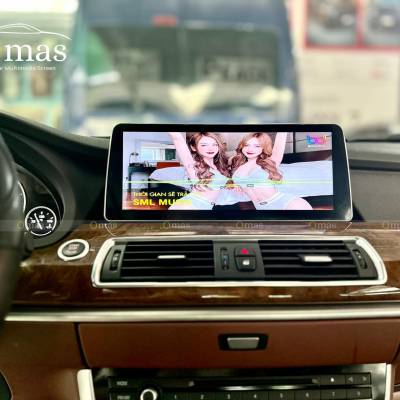 M&agrave;n h&igrave;nh android Omas 12in xe BMW 528iGT
