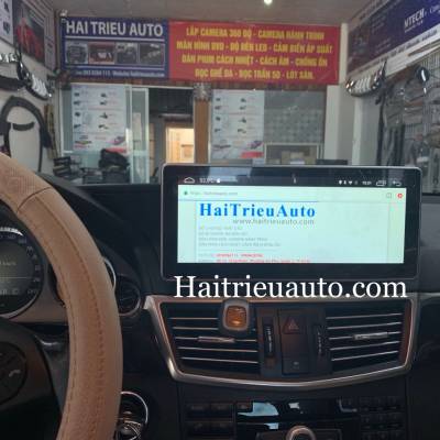 M&agrave;n h&igrave;nh android theo xe Mercedes E250 