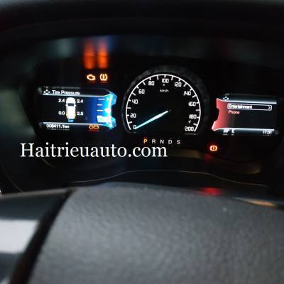 Cảm biến &aacute;p suất lốp hiện thị tr&ecirc;n taplo xe Everest