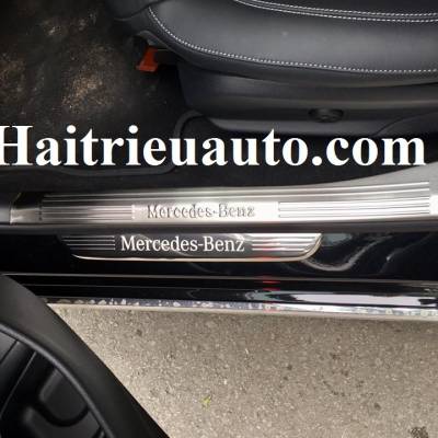 Nẹp bước ch&acirc;n trong Mercedes E200