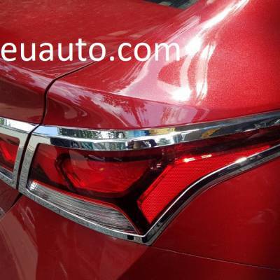 viền đ&egrave;n sau xe Hyundai Accent 2018