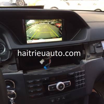 Lắp camera l&ugrave;i cho xe Mercedes E250 2013