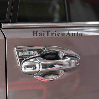 Ch&eacute;n cửa cho xe innova 2017