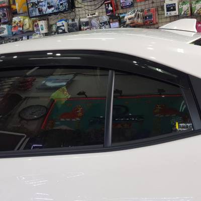 v&egrave; che mưa cho xe vios 2018