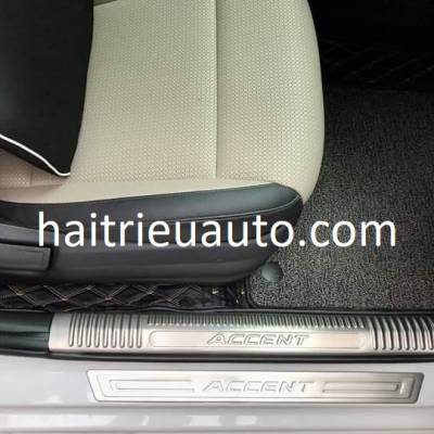 nẹp bước ch&acirc;n trong xe accent 2018