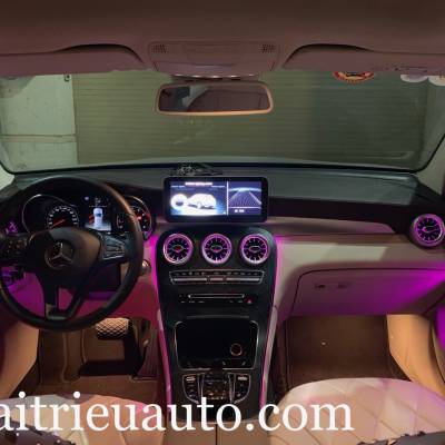 Cửa gi&oacute; Turbine đ&egrave;n LED theo xe Mercedes GLC