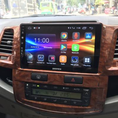 m&agrave;n h&igrave;nh android zestech theo xe fortuner 2014