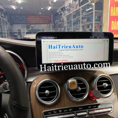 M&agrave;n h&igrave;nh theo xe Mercedes GLC 250