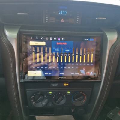 m&agrave;n h&igrave;nh android  theo xe fortuner