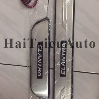 Nẹp bước ch&acirc;n v&oacute; đ&egrave;n led cho xe elantra