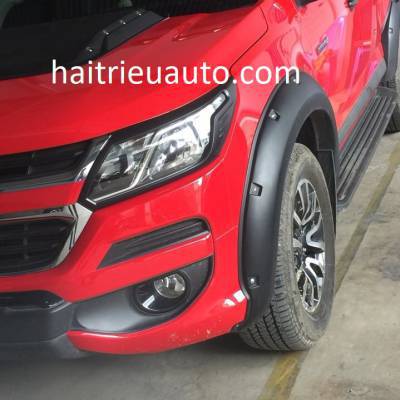 ốp cua lốp c&oacute; đinh theo xe Colorado