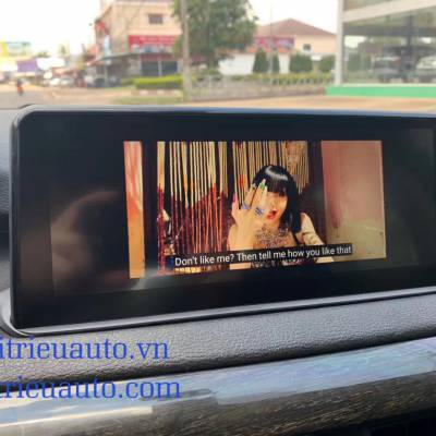 m&agrave;n h&igrave;nh android theo xe BMW X5 2018