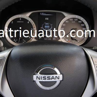 bộ điều khiển tr&ecirc;n v&ocirc; lăng nissan navara