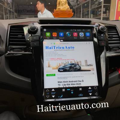 m&agrave;n h&igrave;nh tesla theo xe fortuner 2013