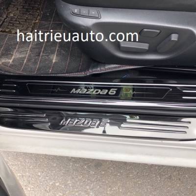 nẹp bước ch&acirc;n trong titan mazda 6