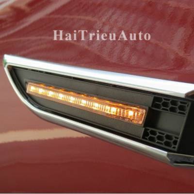 Đ&egrave;n led b&ecirc;n h&ocirc;ng cho xe cruze