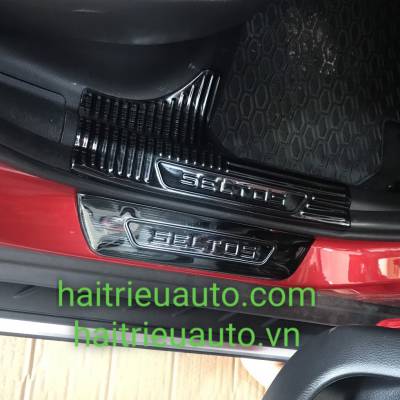 nẹp bước ch&acirc;n ngo&agrave;i theo xe kia Seltos