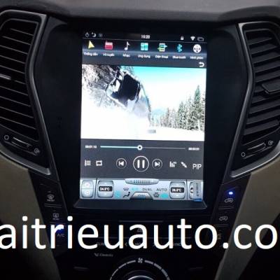 m&agrave;n h&igrave;nh tesla theo xe Hyundai Santafe